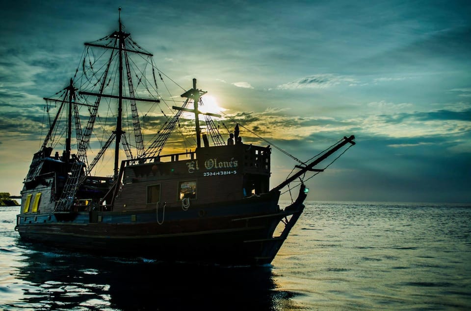 Cozumel: crucero en barco pirata con barra libre, cena y espectáculo