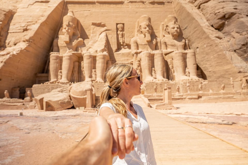 Desde Asuán: excursión de 1 día al templo de Abu Simbel con servicio de salida desde hoteles